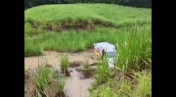 ambulancia-que-levava-paciente-desliza-em-pista-e-cai-de-barranco-em-rodovia-em-al