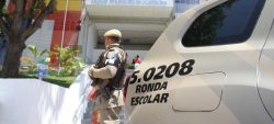 estudante-e-apreendido-com-machadinha,-facao-e-corrente-em-escola-de-salvador;-armas-estavam-na-mochila