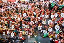 tambores-do-olodum:-exposicao-gratuita-celebra-os-44-anos-do-bloco-afro-na-biblioteca-central,-em-salvador