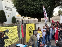 protesto-antirracista-em-apoio-a-vini-jr.-reune-manifestantes-no-consulado-da-espanha-em-sp