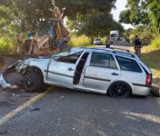 carro-capota-diversas-vezes-e-motorista-fica-ferido-na-mg-353,-em-goiana