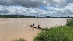 nivel-do-rio-jurua-segue-baixando,-mas-continua-acima-da-cota-de-alerta-em-cruzeiro-do-sul