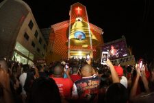 igreja-matriz-de-sao-jorge,-em-quintino,-comemora-o-feriado-com-show-de-fogos-e-de-luzes-e-missas;-veja-programacao