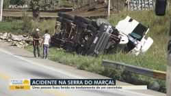 motorista-de-caminhao-que-transportava-soro-de-leite-fica-ferido-apos-veiculo-tombar-na-serra-no-marcal