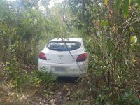 motorista-e-rendido-enquanto-entrava-em-carro-estacionado-em-avenida-de-curvelo;-um-dos-homens-estava-armado