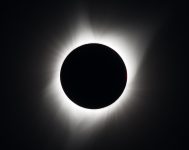 raro-eclipse-solar-hibrido-ocorre-nesta-quinta,-mas-nao-sera-visivel-no-brasil