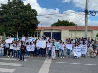 estudantes-realizam-protesto-para-cobrar-mais-seguranca-na-escola-professora-adelina-almeida