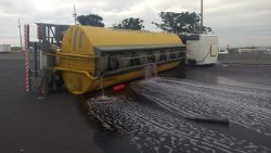 pista-da-anhanguera-e-liberada-no-sentido-capital-apos-acidente-com-caminhao-tanque;-sentido-interior-segue-interditado