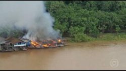 pf-e-ibama-destroem-15-balsas-em-uma-operacao-contra-o-garimpo-ilegal-no-amazonas