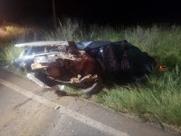 homem-morre-apos-colisao-entre-carro-e-caminhao-carregado-de-soja-na-rsc-153,-em-barros-cassal,-diz-crbm