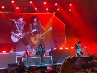 gene-simmons-passa-mal-em-show-da-kiss-em-manaus-e-banda-interrompe-apresentacao