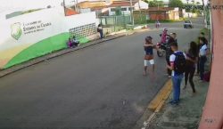 grupo-de-estudantes-sofre-assalto-a-mao-armada-ao-lado-da-escola,-no-ceara;-video