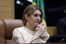 linda-brasil-e-a-primeira-mulher-trans-a-presidir-sessao-na-assembleia-legislativa-de-sergipe