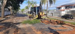 adutora-rompe,-abre-cratera-e-interdita-avenida-ceara-em-rio-branco