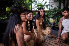 feira-da-fas-realiza-edicao-‘abril-indigena’-com-apresentacoes-culturais-e-desfile-de-moda-em-manaus