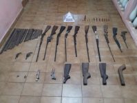 policia-apreende-espingardas-e-revolveres-em-‘oficina-de-armas’-na-zona-rural-de-acucena