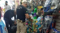 brinquedos-sao-apreendidos-em-lojas-no-centro-de-manaus-durante-operacao-contra-produtos-falsificados