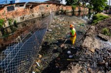 descarte-irregular-de-lixo-e-principal-causa-de-transbordamentos-de-corregos-de-maceio,-diz-prefeitura