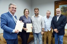 prefeitura-de-campos-entrega-licencas-para-duas-novas-usinas-de-energia-limpa