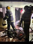 corpo-de-bombeiros-combate-incendio-em-casa,-em-montes-claros