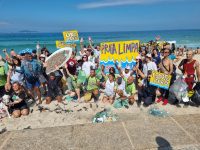 ecologistas-fazem-protesto-e-cobram-despoluicao-das-praias-do-rio