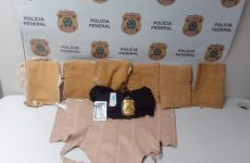 mulher-e-presa-pela-pf-no-rio-com-2,6-kg-de-cocaina-em-cinta