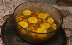 bahia-rural:-aprenda-receita-de-moqueca-de-palma-com-carne-seca,-banana-da-terra-e-camarao