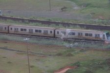 video:-chuva-derruba-fios-de-alta-tensao-na-linha-do-metro-de-aguas-claras-e-interrompe-circulacao,-no-df