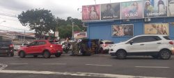 caminhonete-capota-e-atinge-tres-carros-em-cruzamento-do-jardim-proenca,-em-campinas