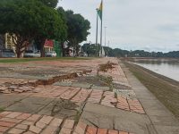 apos-vazante-do-rio-acre,-calcadao-da-gameleira-apresenta-erosao