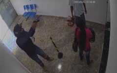 video-mostra-quando-assaltante-invade-estabelecimento-durante-roubo-e-ameaca-clientes-com-arma