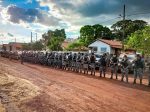 em-mais-um-confronto,-suspeito-de-atacar-cidade-de-mt-foge-do-cerco-da-policia-e-abandona-granada,-colete-e-mais-de-300-municoes