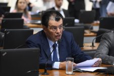 cpi-dos-atos-golpistas:-indefinicao-sobre-presidencia-e-falta-de-‘estrategia’-fazem-mdb-segurar-indicacoes-de-membros