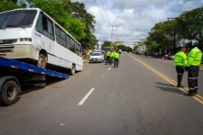 veiculos-sao-removidos-de-avenida-da-zona-sul-de-manaus-durante-operacao-‘carga-pesada’