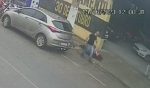 video:-mulher-e-arrancanda-de-carro-por-motorista-e-jogada-no-chao-em-arapiraca