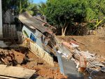 novo-deslizamento-de-terra-destroi-casa-e-atinge-terreno-de-restaurante-em-bairro-de-rio-branco:-‘tudo-que-a-gente-tinha,-perdemos’